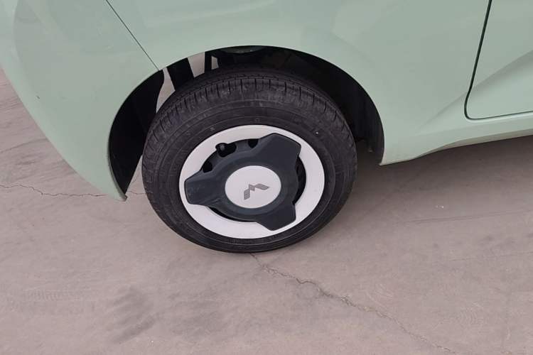 Used Wuling Hongguang MINIEV 2024 Third Generation 120 km Right Rear Wheel Hub