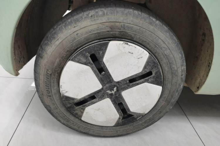 Used Wuling Hongguang MINIEV 2024 3rd Generation 215km Advanced Version Right Rear Wheel Hub