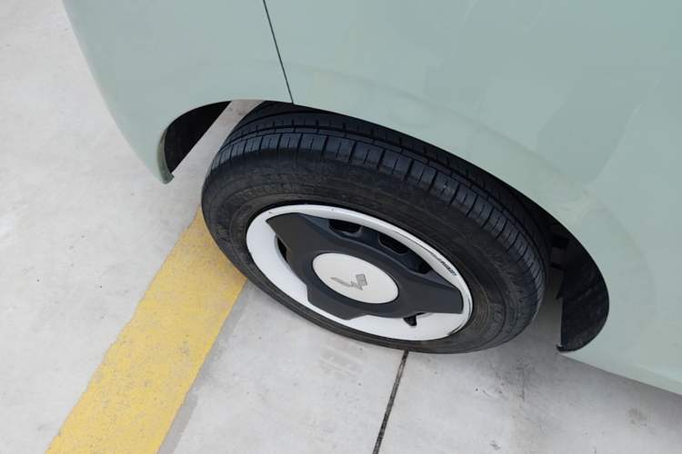 Used Wuling Hongguang MINIEV 2024 3rd Generation 215km Youth Edition Right Rear Wheel Hub
