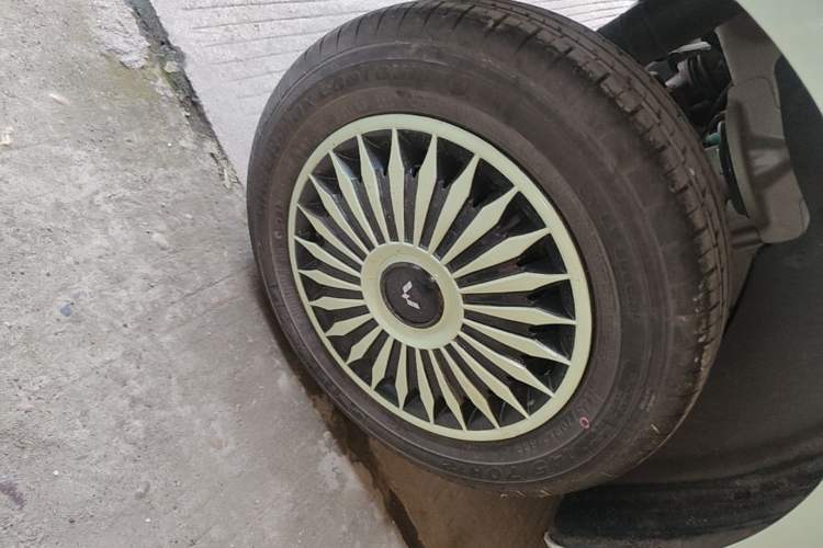 Used Wuling Hongguang MINIEV 2024 3rd Generation 215km Advanced Version Right Rear Wheel Hub