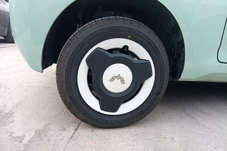 Used Wuling Hongguang MINIEV 2024 3rd Generation 215km Youth Edition Right Rear Wheel Hub