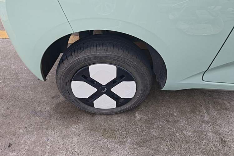 Used Wuling Hongguang MINIEV 2024 3rd Generation 215km Advanced Version Right Rear Wheel Hub