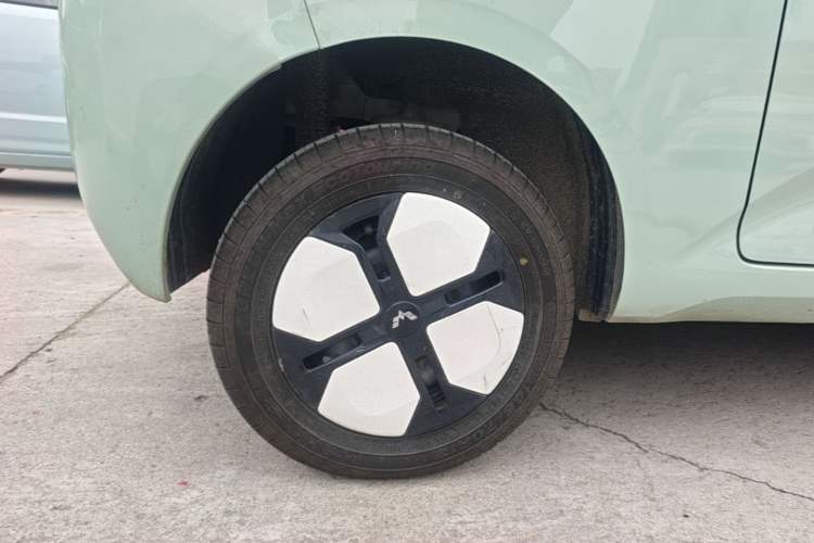 Used Wuling Hongguang MINIEV 2024 3rd Generation 215km Advanced Version Right Rear Wheel Hub
