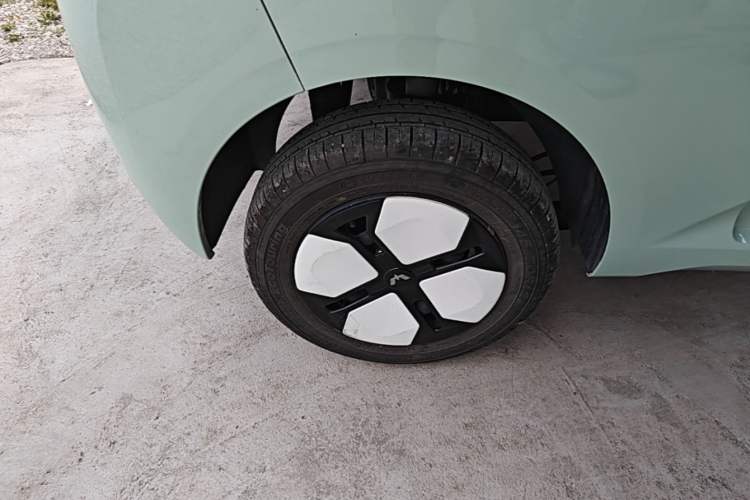 Used Wuling Hongguang MINIEV 2024 3rd Generation 215km Advanced Version Right Rear Wheel Hub