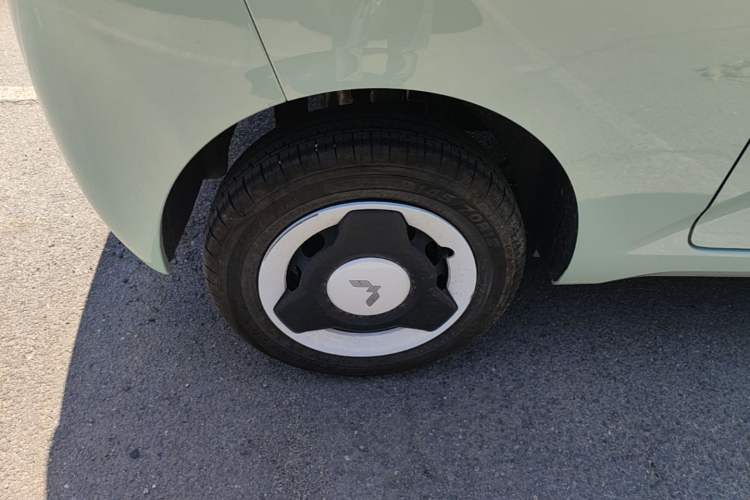 Used Wuling Hongguang MINIEV 2024 3rd Generation 215km Youth Edition Right Rear Wheel Hub