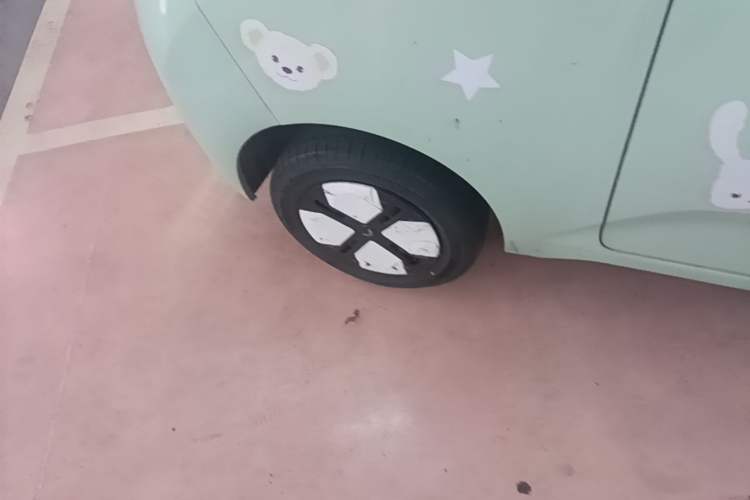 Used Wuling Hongguang MINIEV 2024 3rd Generation 215km Advanced Version Right Rear Wheel Hub