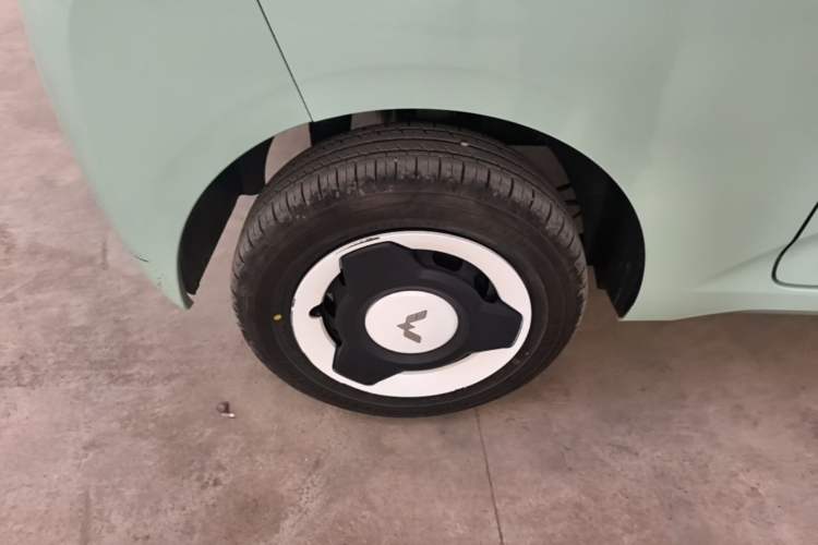 Used Wuling Hongguang MINIEV 2024 3rd Generation 215km Youth Edition Right Rear Wheel Hub