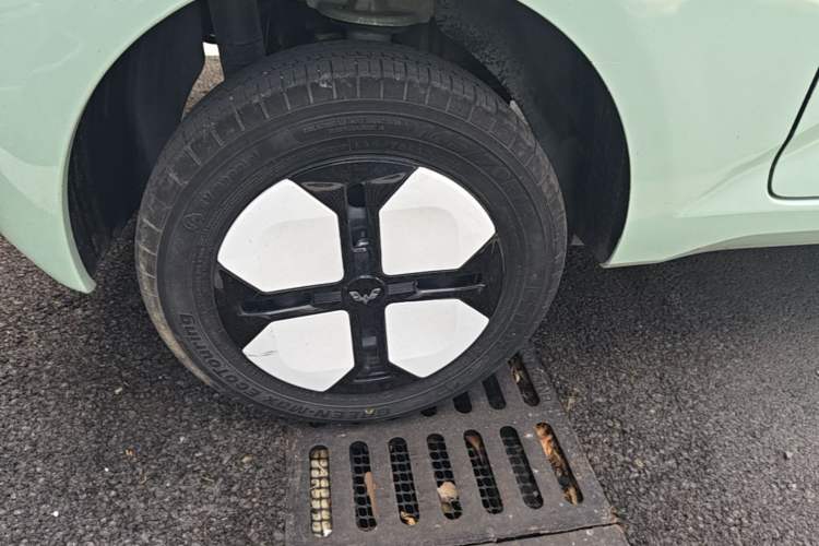Used Wuling Hongguang MINIEV 2024 3rd Generation 215km Advanced Version Right Rear Wheel Hub