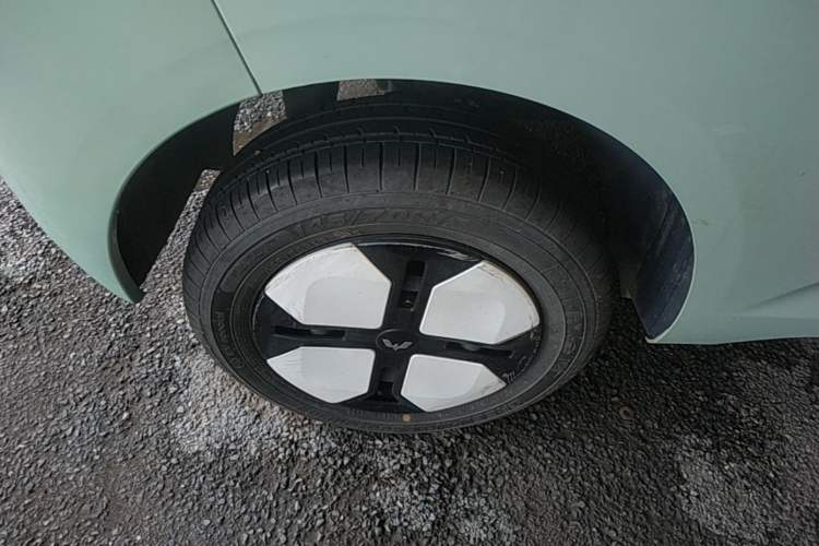 Used Wuling Hongguang MINIEV 2024 3rd Generation 215km Advanced Version Right Rear Wheel Hub