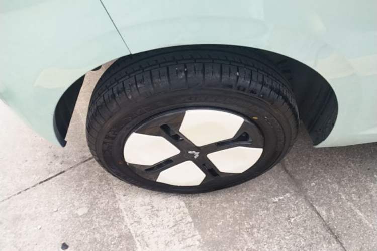 Used Wuling Hongguang MINIEV 2024 3rd Generation 215km Advanced Version Right Rear Wheel Hub