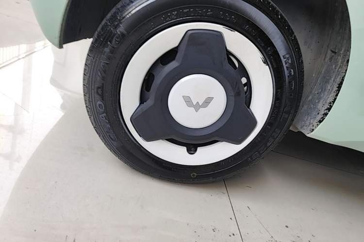 Used Wuling Hongguang MINIEV 2024 3rd Generation 215km Youth Edition Right Rear Wheel Hub