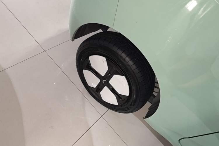 Used Wuling Hongguang MINIEV 2024 3rd Generation 215km Advanced Version Right Rear Wheel Hub