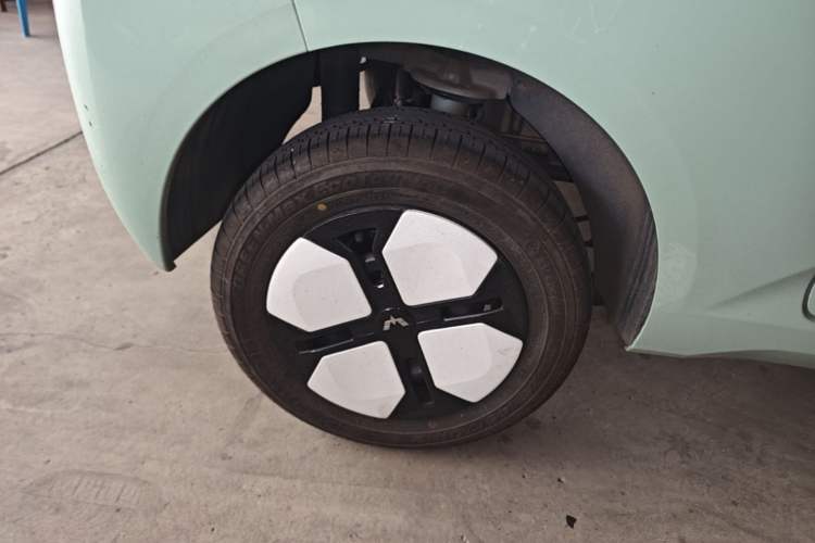 Used Wuling Hongguang MINIEV 2024 3rd Generation 215km Advanced Version Right Rear Wheel Hub