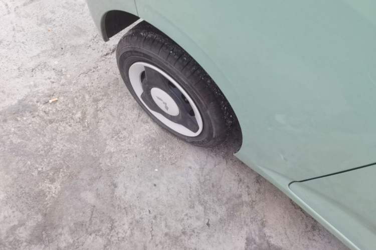 Used Wuling Hongguang MINIEV 2024 3rd Generation 215km Youth Edition Right Rear Wheel Hub