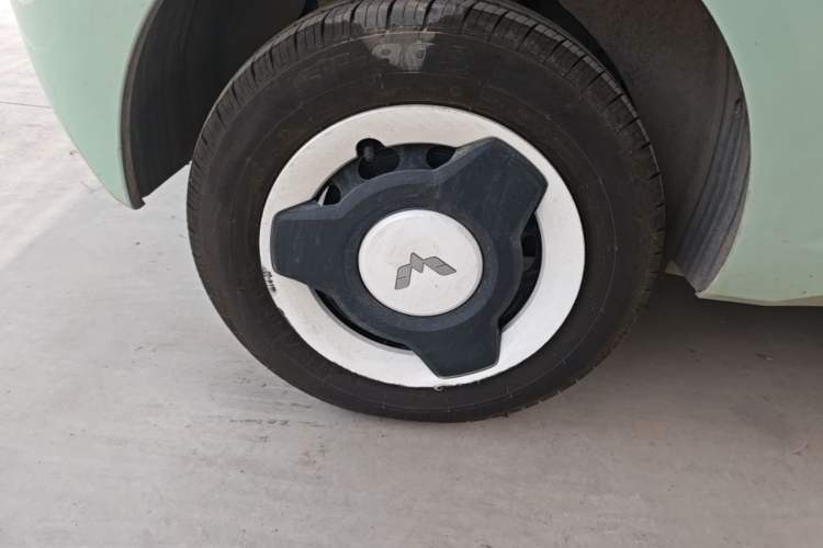 Used Wuling Hongguang MINIEV 2024 3rd Generation 215km Youth Edition Right Rear Wheel Hub
