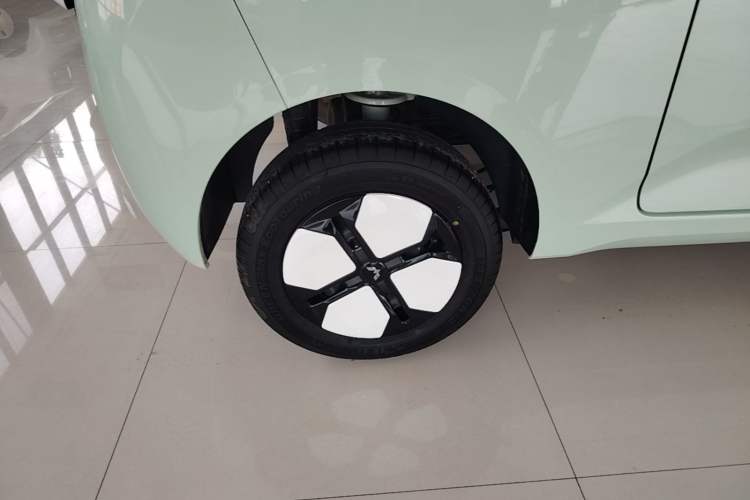 Used Wuling Hongguang MINIEV 2024 3rd Generation 215km Advanced Version Right Rear Wheel Hub