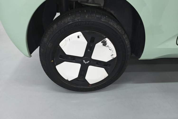 Used Wuling Hongguang MINIEV 2024 3rd Generation 215km Advanced Version Right Rear Wheel Hub