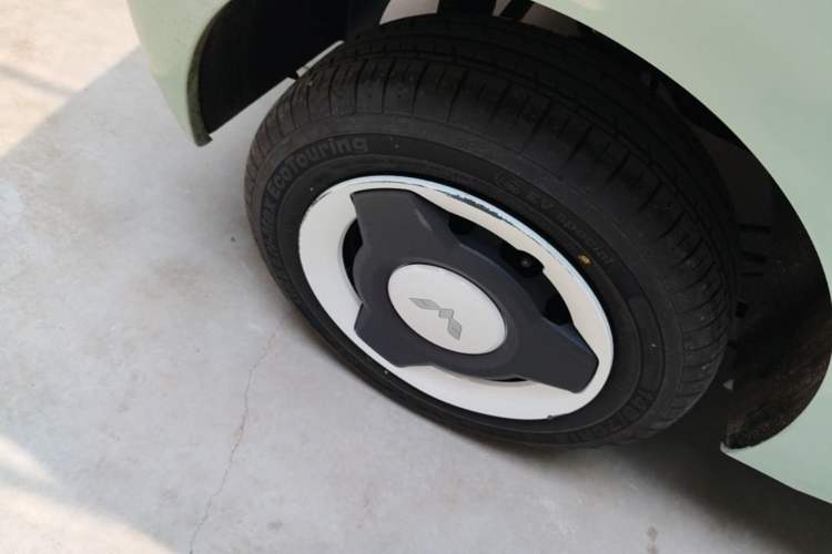 Used Wuling Hongguang MINIEV 2024 3rd Generation 215km Youth Edition Right Rear Wheel Hub