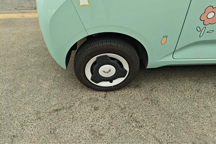 Used Wuling Hongguang MINIEV 2024 3rd Generation 215km Youth Edition Right Rear Wheel Hub