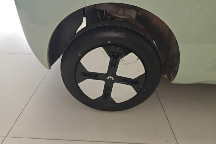 Used Wuling Hongguang MINIEV 2024 3rd Generation 215km Advanced Version Right Rear Wheel Hub