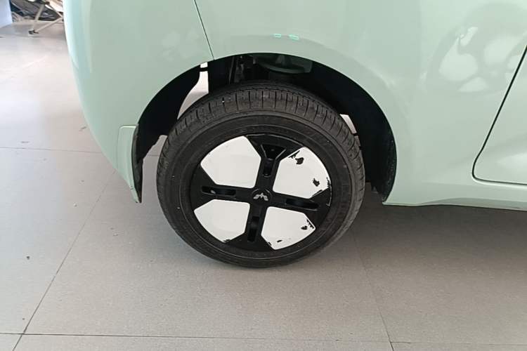 Used Wuling Hongguang MINIEV 2024 3rd Generation 215km Advanced Version Right Rear Wheel Hub