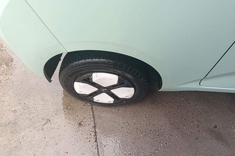 Used Wuling Hongguang MINIEV 2024 3rd Generation 215km Advanced Version Right Rear Wheel Hub