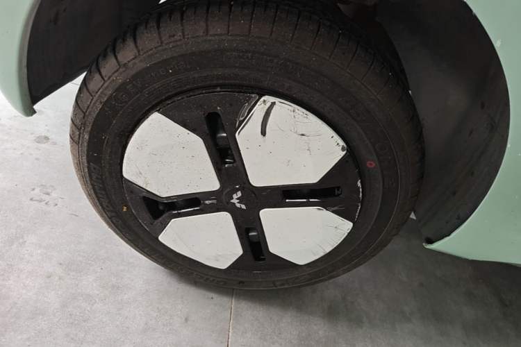 Used Wuling Hongguang MINIEV 2024 3rd Generation 215km Advanced Version Right Rear Wheel Hub
