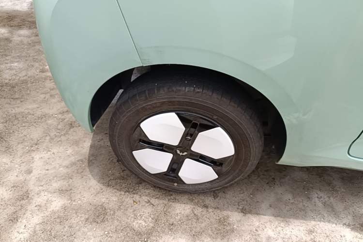 Used Wuling Hongguang MINIEV 2024 3rd Generation 215km Advanced Version Right Rear Wheel Hub