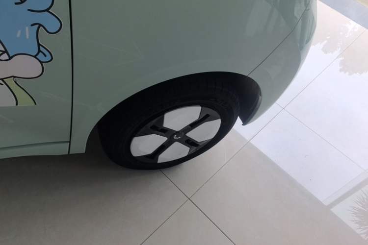 Used Wuling Hongguang MINIEV 2024 3rd Generation 215km Advanced Version Right Rear Wheel Hub