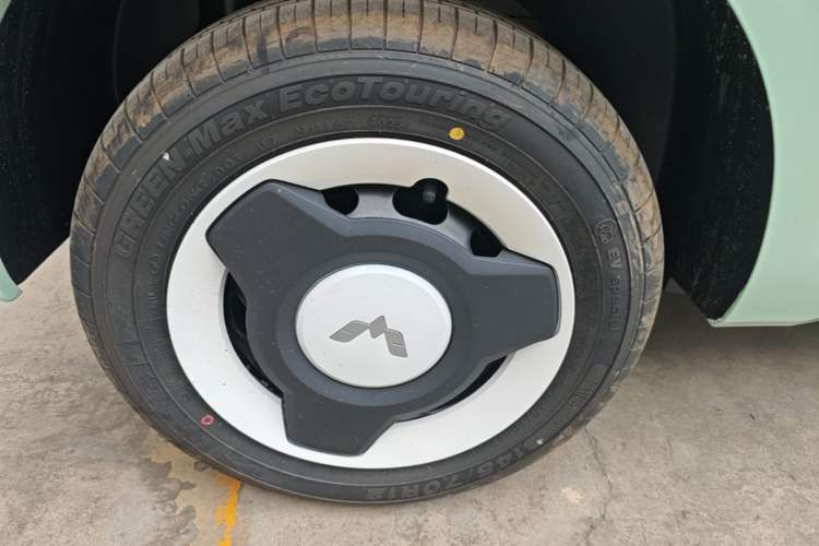 Used Wuling Hongguang MINIEV 2024 3rd Generation 215km Youth Edition Right Rear Wheel Hub