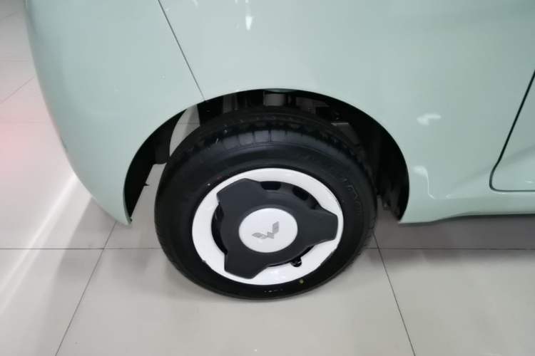 Used Wuling Hongguang MINIEV 2024 3rd Generation 215km Youth Edition Right Rear Wheel Hub