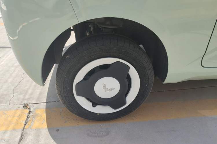 Used Wuling Hongguang MINIEV 2024 3rd Generation 215km Youth Edition Right Rear Wheel Hub