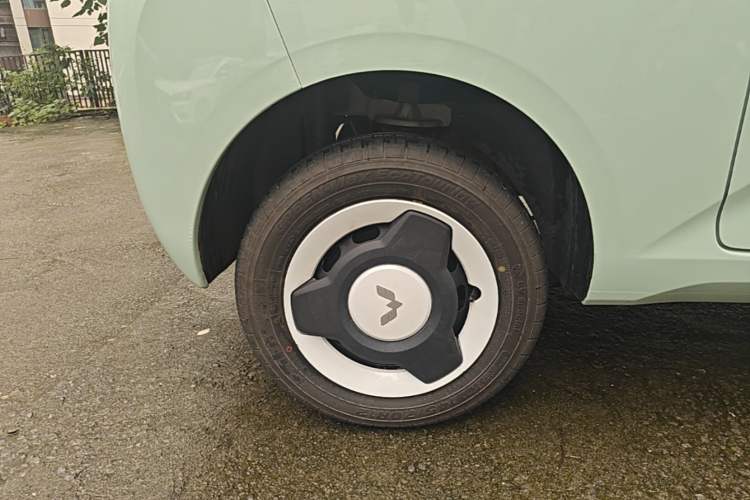 Used Wuling Hongguang MINIEV 2024 3rd Generation 215km Youth Edition Right Rear Wheel Hub