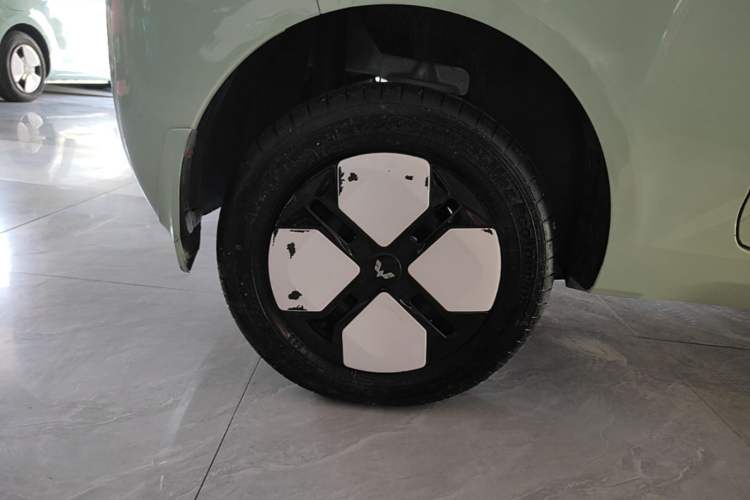 Used Wuling Hongguang MINIEV 2024 3rd Generation 215km Advanced Version Right Rear Wheel Hub