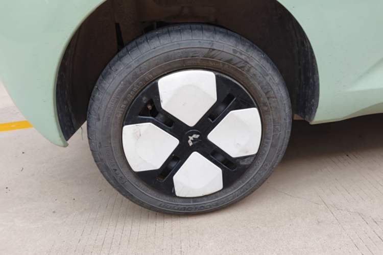 Used Wuling Hongguang MINIEV 2024 3rd Generation 215km Advanced Version Right Rear Wheel Hub