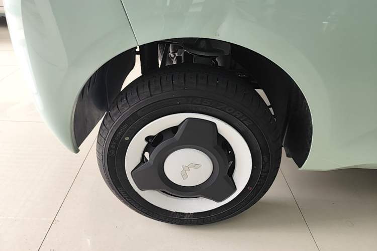 Used Wuling Hongguang MINIEV 2024 3rd Generation 215km Youth Edition Right Rear Wheel Hub