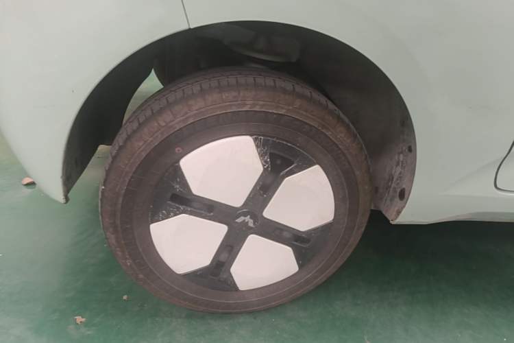 Used Wuling Hongguang MINIEV 2024 3rd Generation 215km Advanced Version Right Rear Wheel Hub