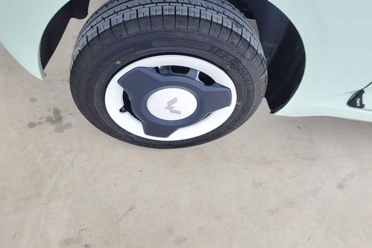Used Wuling Hongguang MINIEV 2024 3rd Generation 215km Youth Edition Right Rear Wheel Hub