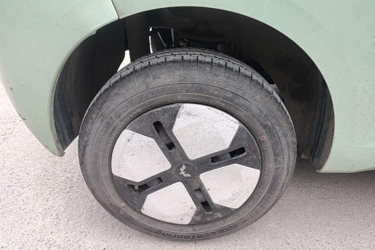 Used Wuling Hongguang MINIEV 2024 3rd Generation 215km Advanced Version Right Rear Wheel Hub
