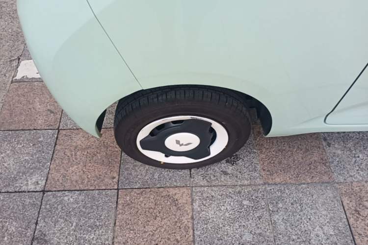 Used Wuling Hongguang MINIEV 2024 3rd Generation 215km Youth Edition Right Rear Wheel Hub