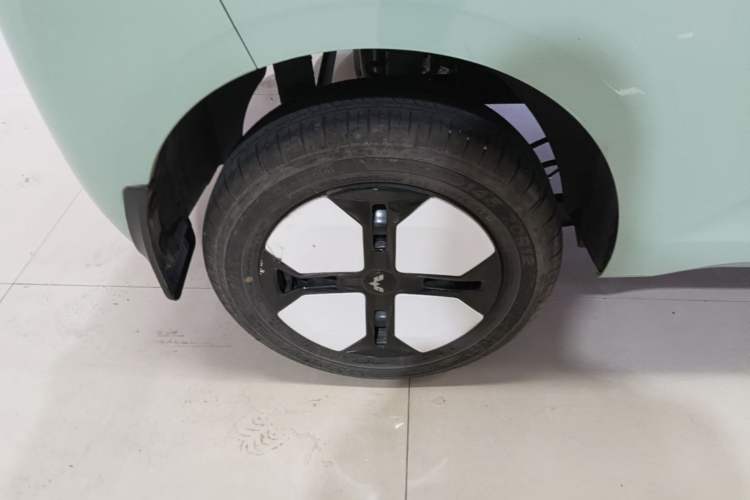 Used Wuling Hongguang MINIEV 2024 3rd Generation 215km Advanced Version Right Rear Wheel Hub