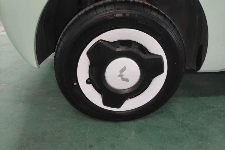 Used Wuling Hongguang MINIEV 2024 3rd Generation 215km Youth Edition Right Rear Wheel Hub