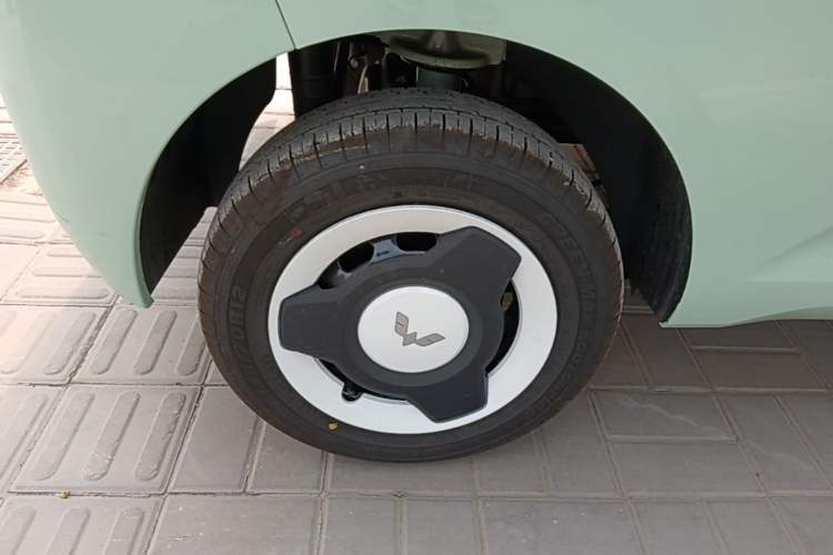 Used Wuling Hongguang MINIEV 2024 3rd Generation 215km Youth Edition Right Rear Wheel Hub