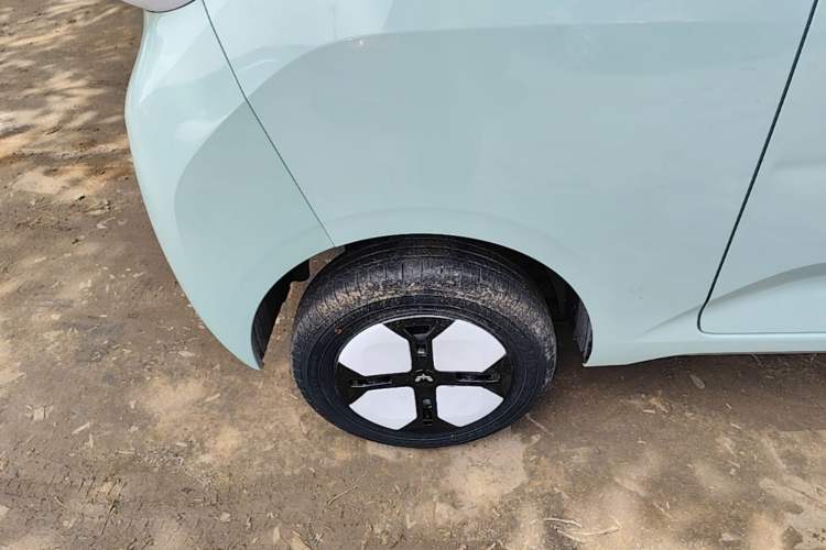 Used Wuling Hongguang MINIEV 2024 3rd Generation 215km Advanced Version Right Rear Wheel Hub