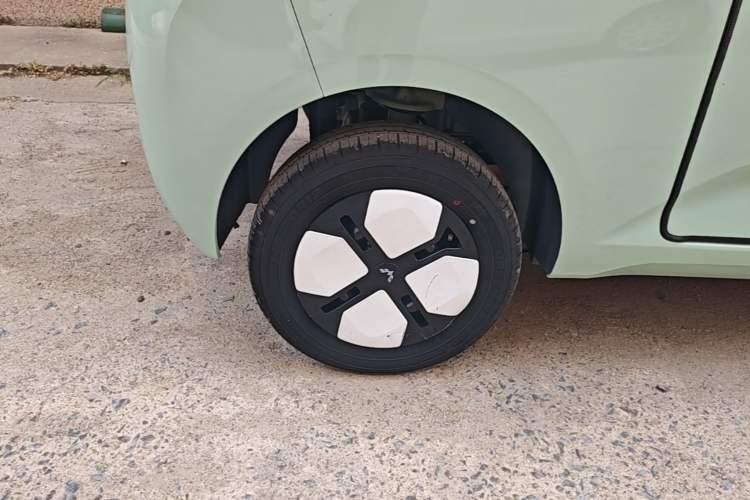 Used Wuling Hongguang MINIEV 2024 3rd Generation 215km Advanced Version Right Rear Wheel Hub