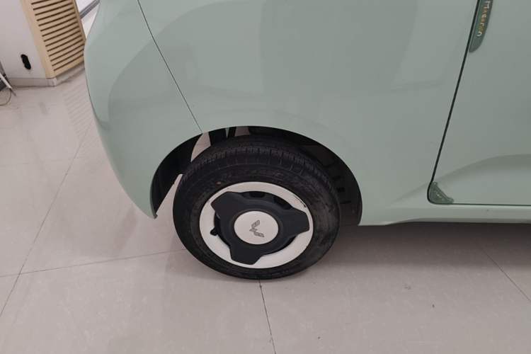 Used Wuling Hongguang MINIEV 2024 3rd Generation 215km Youth Edition Right Rear Wheel Hub