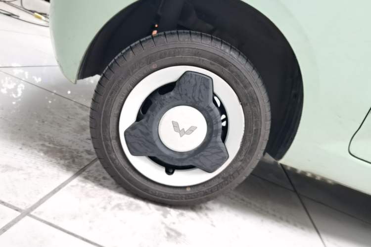 Used Wuling Hongguang MINIEV 2024 3rd Generation 215km Youth Edition Right Rear Wheel Hub