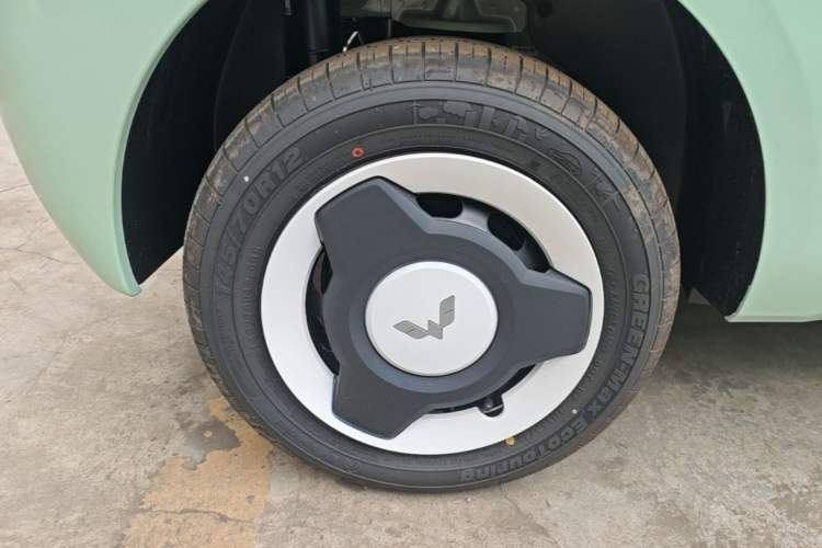 Used Wuling Hongguang MINIEV 2024 3rd Generation 215km Youth Edition Right Rear Wheel Hub