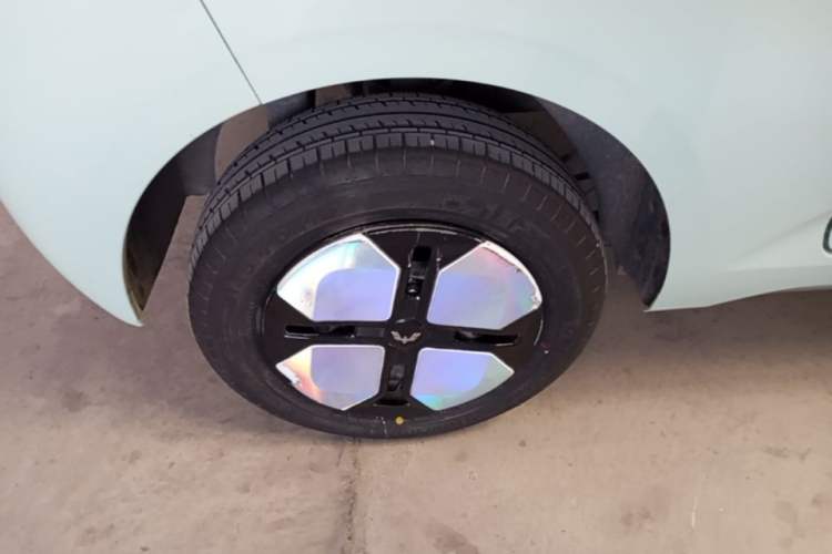 Used Wuling Hongguang MINIEV 2024 3rd Generation 215km Youth Edition Right Rear Wheel Hub