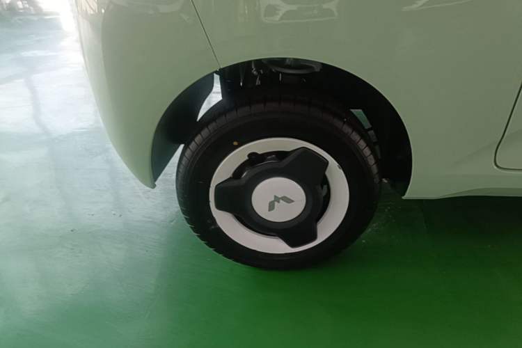 Used Wuling Hongguang MINIEV 2024 3rd Generation 215km Youth Edition Right Rear Wheel Hub